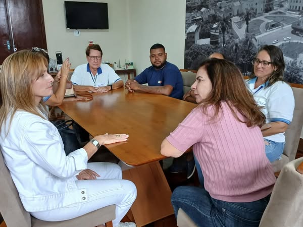 A Prefeita de Miracema, Alessandra Freire, recebeu nesta quinta-feira (21/3) a deputada estadual Célia Jordão