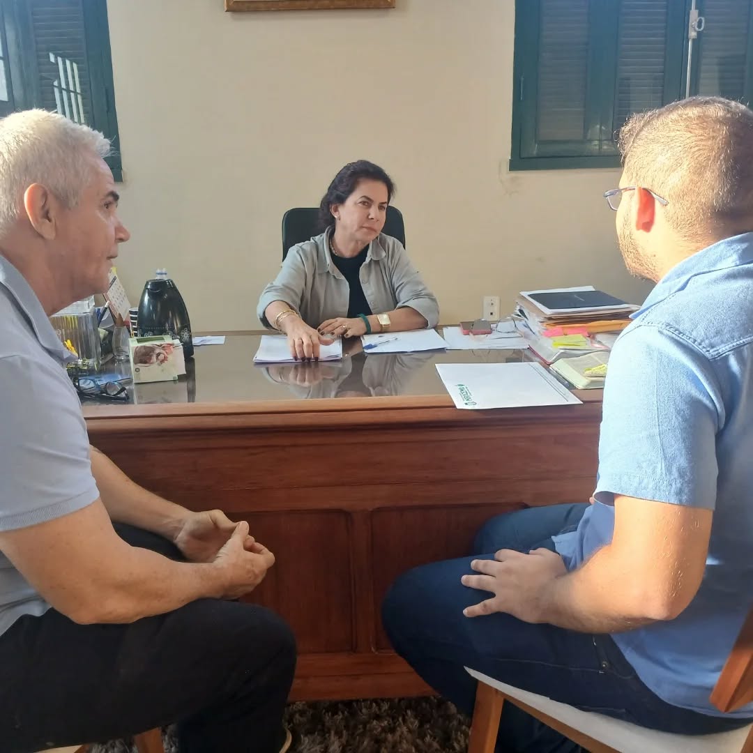 A prefeita de Miracema, Alessandra Freire, e o vice-prefeito, Maurício Vô, mantêm uma rotina de reuniões periódicas para discutir os temas mais relevantes para o município.