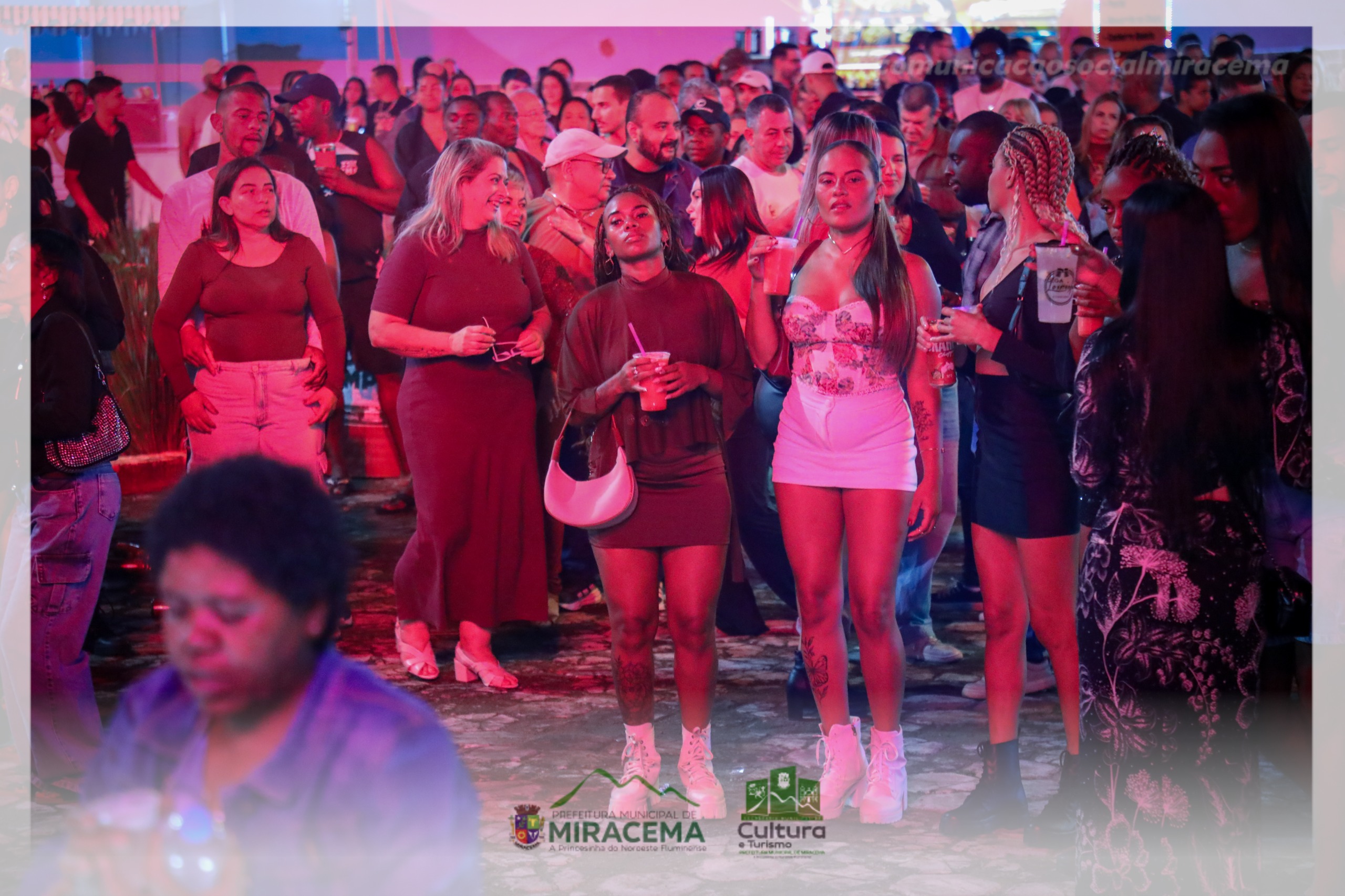 TRADICIONAL FESTA DE PARAISO DO TOBIAS - PÚBLICO PRESENTE 